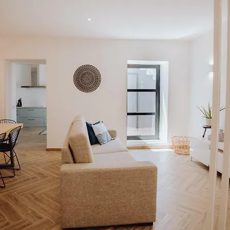 Casa Pereira N. 40 *